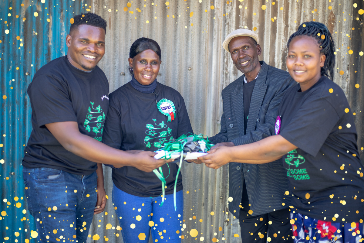 Donate & Support AWESOME BLOSSOMS this Holiday Season!